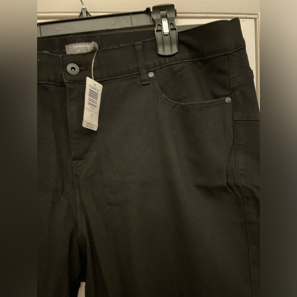 Torrid Premium Stretch Bombshell Skinny Black Jeans - Picture 5 of 5